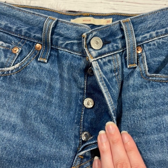 Levi’s Wedgie Icon Straight Leg Jeans Athens Asleep Wash Distressed - Picture 11 of 13